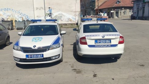 ZAPLENILI MU AUTOMATSKU I DVE LOVAČKE PUŠKE: Uhapšen muškarac iz okoline Zrenjanina ZAPLENILI MU AUTOMATSKU I DVE LOVAČKE PUŠKE: Uhapšen muškarac iz okoline Zrenjanina