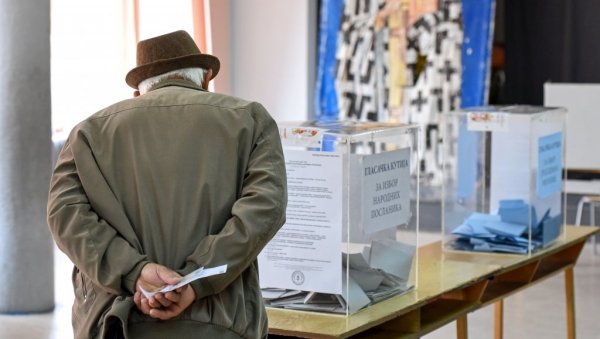 НА ТРИ НИВОА ГЛАСАЊА 66.671 ЛИСТИЋ: Сутра на појединим биралиштима реприза парламентарних, председничких и избора за власт у Београду НА ТРИ НИВОА ГЛАСАЊА 66.671 ЛИСТИЋ: Сутра на појединим биралиштима реприза парламентарних, председничких и избора за власт у Београду