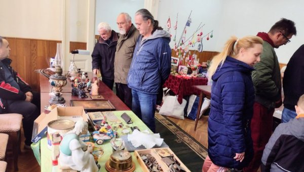 ПРОДАТА САБЉА ИЗ 18 ВЕКА: Сајам антиквитета у Змајеву има амбицију да обнови угашене сусрете у Новом Саду ПРОДАТА САБЉА ИЗ 18 ВЕКА: Сајам антиквитета у Змајеву има амбицију да обнови угашене сусрете у Новом Саду