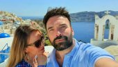 ЉУБАВ У ТИРКИЗНО-БЕЛОМ: Јелена Томашевић и Иван Босиљчић уживају на Санторинију (ФОТО) ЉУБАВ У ТИРКИЗНО-БЕЛОМ: Јелена Томашевић и Иван Босиљчић уживају на Санторинију (ФОТО)