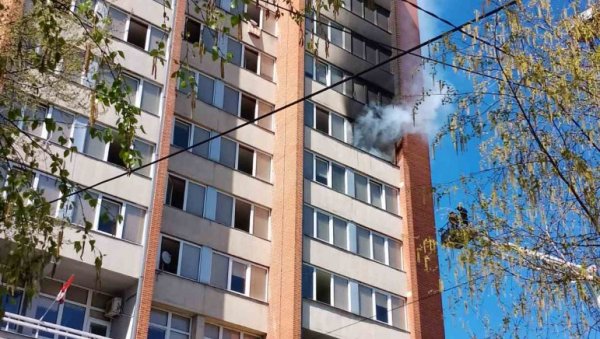 ЕВАКУИСАНИ СТУДЕНТИ: Прве слике запаљеног студентског дома у Нишу (ФОТО) ЕВАКУИСАНИ СТУДЕНТИ: Прве слике запаљеног студентског дома у Нишу (ФОТО)