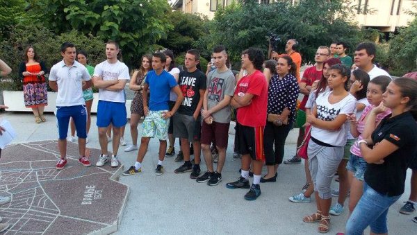 МЛАДИ О ОМЛАДИНСКОЈ ПОЛИТИЦИ У ВРАЊУ: На столу досадашња искуства и препоруке МЛАДИ О ОМЛАДИНСКОЈ ПОЛИТИЦИ У ВРАЊУ: На столу досадашња искуства и препоруке