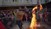 OBIČAJ KOJI SE JOŠ UVEK ZADRŽAO: U Kikindi večeras paljene vatre lazarice OBIČAJ KOJI SE JOŠ UVEK ZADRŽAO: U Kikindi večeras paljene vatre lazarice