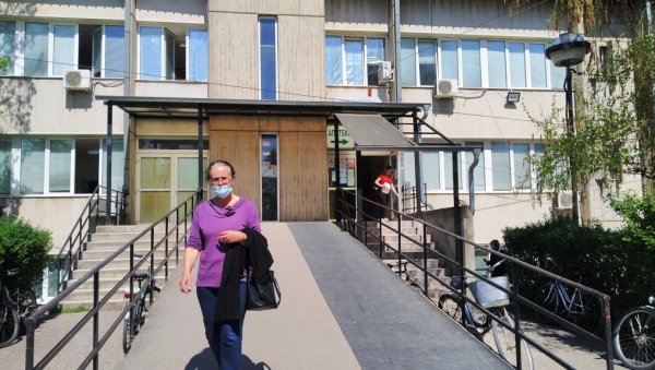 ДОБРА ВЕСТ ИЗ ПАРАЋИНА: Јуче није било ковид-позитивних на антигенском тестирању ДОБРА ВЕСТ ИЗ ПАРАЋИНА: Јуче није било ковид-позитивних на антигенском тестирању