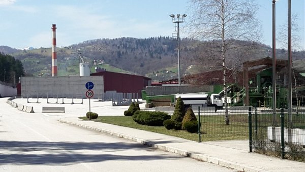 ПРЕПАКИВАЛИ ПЕЛЕТ: Компанија Вектра Јакић обманула јавност и стране кредиторе. на туђе џакове лепили етикете Брковићеве фирме ПРЕПАКИВАЛИ ПЕЛЕТ: Компанија Вектра Јакић обманула јавност и стране кредиторе. на туђе џакове лепили етикете Брковићеве фирме