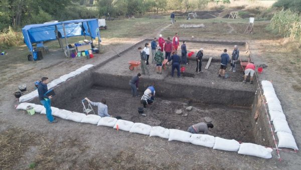 ОБРАДА НАЛАЗА СА СВИЊАРИЧКЕ ЧУКЕ: Српски и аустријски археолози у Лесковцу проучавају локалитет надомак Царичиног града ОБРАДА НАЛАЗА СА СВИЊАРИЧКЕ ЧУКЕ: Српски и аустријски археолози у Лесковцу проучавају локалитет надомак Царичиног града
