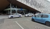 ČETIRI LAŽNE DOJAVE O POSTAVLJENIM BOMBAMA U JEDNOM DANU: Evakuisani tržni centri, policija obavila preglede ČETIRI LAŽNE DOJAVE O POSTAVLJENIM BOMBAMA U JEDNOM DANU: Evakuisani tržni centri, policija obavila preglede