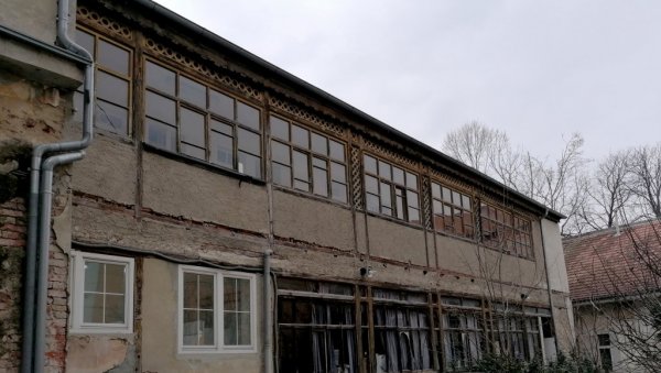 ИМАЈУ ПЛАН И ДОЗВОЛУ, ЈОШ ИМ ПАРЕ ФАЛЕ: Градска библиотека у Вршцу више од деценију чека реконструкцију своје зграде у центру града ИМАЈУ ПЛАН И ДОЗВОЛУ, ЈОШ ИМ ПАРЕ ФАЛЕ: Градска библиотека у Вршцу више од деценију чека реконструкцију своје зграде у центру града