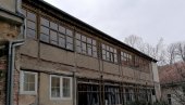 IMAJU PLAN I DOZVOLU, JOŠ IM PARE FALE: Gradska biblioteka u Vršcu više od deceniju čeka rekonstrukciju svoje zgrade u centru grada