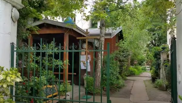ИЗГОРЕЛА ПРАВОСЛАВНА ЦРКВА У ПАРИЗУ: Конструкција значајно оштећена, није спашена вредна збирка икона и слика (ВИДЕО) ИЗГОРЕЛА ПРАВОСЛАВНА ЦРКВА У ПАРИЗУ: Конструкција значајно оштећена, није спашена вредна збирка икона и слика (ВИДЕО)