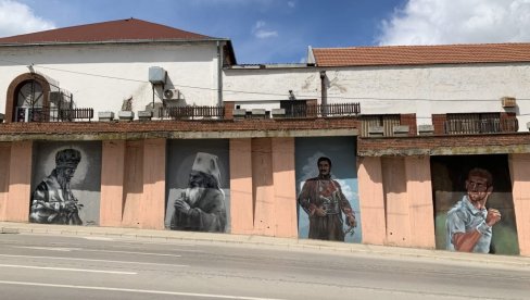 NOVAK ĐOKOVIĆ DOBIO MURAL U VELIKOJ PLANI: Oslikan na ulazu u grad