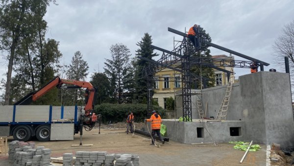 НЕМА ВИШЕ ИЗНАЈМЉИВАЊА БИНА: Изградња летње сцене у Пироту одмиче планираном динамиком НЕМА ВИШЕ ИЗНАЈМЉИВАЊА БИНА: Изградња летње сцене у Пироту одмиче планираном динамиком
