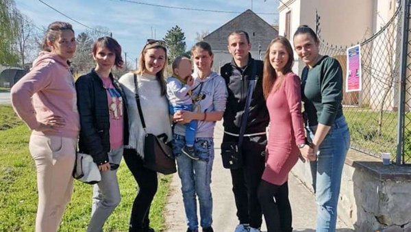 ЗА ЈАКО СРЦЕ АРСЕНИЈА: У селу Конак код Сечња, ђаци организовали хуманитарни базар ЗА ЈАКО СРЦЕ АРСЕНИЈА: У селу Конак код Сечња, ђаци организовали хуманитарни базар