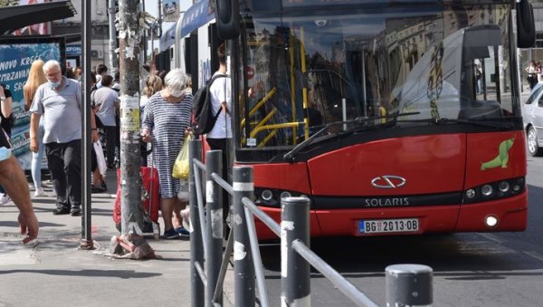 ТРОПСКА “НЕРВОЗА” У БЕОГРАДСКИМ АУТОБУСИМА: Две жене се онесвестиле у 511, возач 65 избацио путнике ТРОПСКА “НЕРВОЗА” У БЕОГРАДСКИМ АУТОБУСИМА: Две жене се онесвестиле у 511, возач 65 избацио путнике