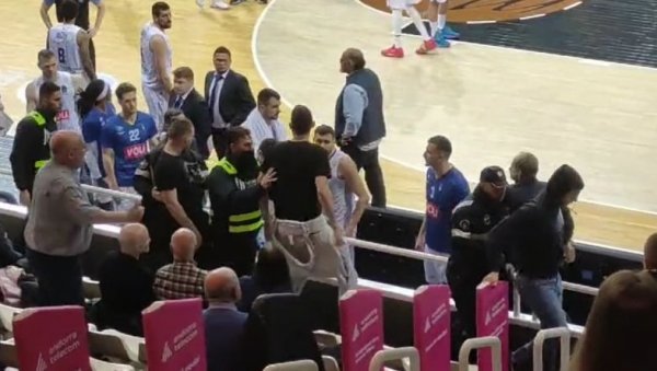 СРАМОТНО: Навијачи Будућности хтели да бију Џастина Кобса? (ВИДЕО) СРАМОТНО: Навијачи Будућности хтели да бију Џастина Кобса? (ВИДЕО)