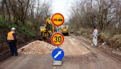 РАДОВИ НА ПУТУ ДОЊА МУТНИЦА-КЛАЧЕВИЦА: Због асфалтирања, вишедневна обустава саобраћаја РАДОВИ НА ПУТУ ДОЊА МУТНИЦА-КЛАЧЕВИЦА: Због асфалтирања, вишедневна обустава саобраћаја