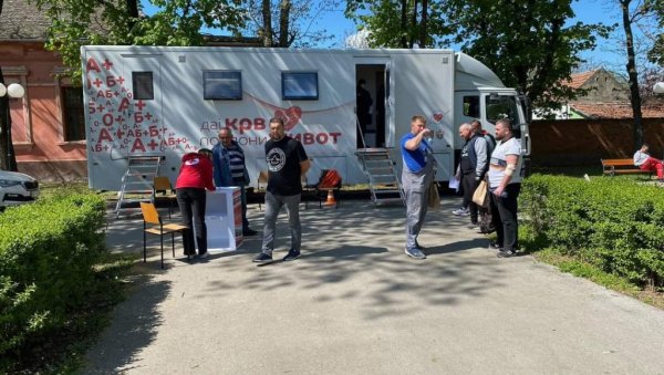 ХУМАНИ ЗРЕЊАНИНЦИ: Добар одзив грађана за акцију добровољног давања крви ХУМАНИ ЗРЕЊАНИНЦИ: Добар одзив грађана за акцију добровољног давања крви