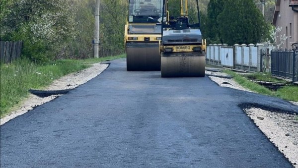 АСФАЛТИРАНА УВАЧКА УЛИЦА У МЗ ЧУБУТКОВИЦА: Најављена реконструкција и прве деонице Улице Др Воје Даниловића АСФАЛТИРАНА УВАЧКА УЛИЦА У МЗ ЧУБУТКОВИЦА: Најављена реконструкција и прве деонице Улице Др Воје Даниловића