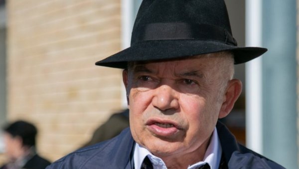 БЕЗ ПОЛИВАЧА НЕМА НИ БУЊЕВАЦА: Бранко Покорнић из Бајмока готово три деценије покушава да сачува старе верске обичаје од потпуног заборава БЕЗ ПОЛИВАЧА НЕМА НИ БУЊЕВАЦА: Бранко Покорнић из Бајмока готово три деценије покушава да сачува старе верске обичаје од потпуног заборава