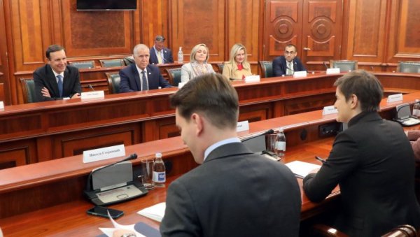 ТРАЖЕ САНКЦИЈЕ РУСИЈИ ДА НАС ГУРНУ У НАТО: Дипломатски десант вашингтонских званичника крије опасну замку по нашу земљу ТРАЖЕ САНКЦИЈЕ РУСИЈИ ДА НАС ГУРНУ У НАТО: Дипломатски десант вашингтонских званичника крије опасну замку по нашу земљу