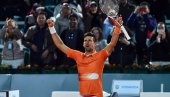 NOVAK ĐOKOVIĆ DE ČILE! Nole je hit, ceo svet u Beogradu zbog njega (VIDEO) NOVAK ĐOKOVIĆ DE ČILE! Nole je hit, ceo svet u Beogradu zbog njega (VIDEO)