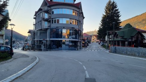 MINISTARSTVO LOKALNE SAMOUPRAVE: Laptopovi za opštine Čajetina i Nova Varoš MINISTARSTVO LOKALNE SAMOUPRAVE: Laptopovi za opštine Čajetina i Nova Varoš