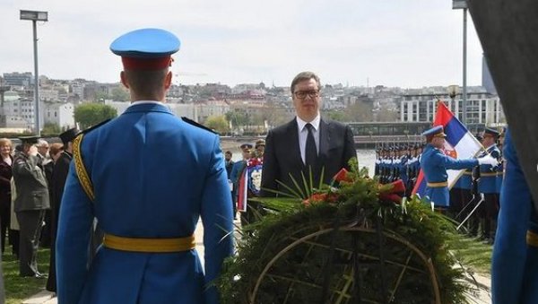 ВУЧИЋ НА ОБЕЛЕЖАВАЊУ ДАНА СЕЋАЊА НА ЖРТВЕ ХОЛОКАУСТА: Свака реч је сувишна, свака суза оправдана - Србија жели мир (ВИДЕО) ВУЧИЋ НА ОБЕЛЕЖАВАЊУ ДАНА СЕЋАЊА НА ЖРТВЕ ХОЛОКАУСТА: Свака реч је сувишна, свака суза оправдана - Србија жели мир (ВИДЕО)