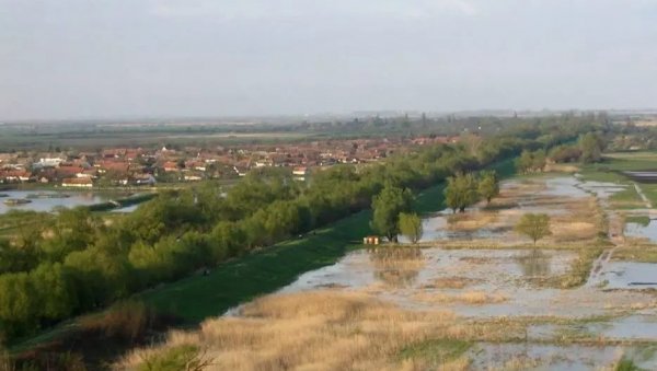 17 ГОДИНА ОД НАЈВЕЋЕ ПОПЛАВЕ У БАНАТУ Њен епилог био је катастрофалан: 65 порушених кућа и преко 350 уништених домаћинстава 17 ГОДИНА ОД НАЈВЕЋЕ ПОПЛАВЕ У БАНАТУ Њен епилог био је катастрофалан: 65 порушених кућа и преко 350 уништених домаћинстава