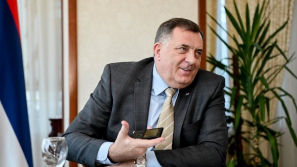 УПАО У МРЕЖУ: Милорад Додик, после низа лажних профила, коначно отворио званични твитер-налог УПАО У МРЕЖУ: Милорад Додик, после низа лажних профила, коначно отворио званични твитер-налог