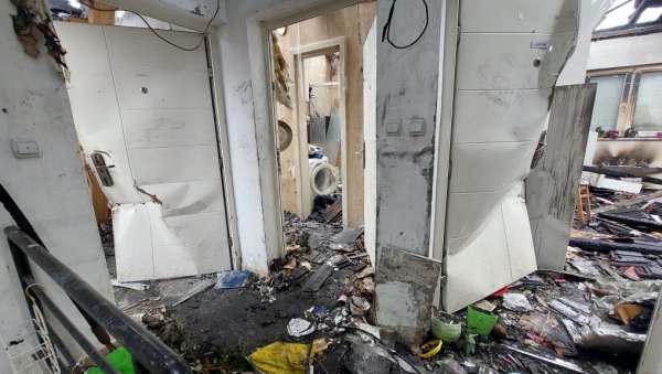 ОД ОПШТИНЕ ПО 240.000 ДИНАРА: После извештавања Новости, ГО Палилула уз станаре изгорелих станова на Карабурми ОД ОПШТИНЕ ПО 240.000 ДИНАРА: После извештавања Новости, ГО Палилула уз станаре изгорелих станова на Карабурми