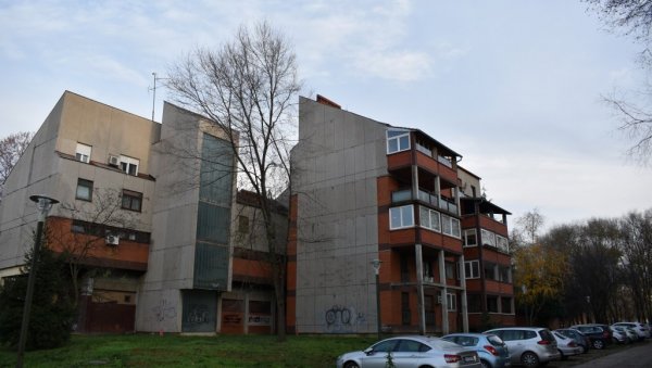 КОНАЧНО МОГУ ДА УКЊИЖЕ СТАНОВЕ: Станари зграде у Микронасељу у Кикинди после две деценије решавају проблем КОНАЧНО МОГУ ДА УКЊИЖЕ СТАНОВЕ: Станари зграде у Микронасељу у Кикинди после две деценије решавају проблем