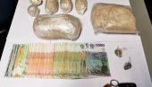 УХАПШЕН МУШКАРАЦ НА ЗВЕЗДАРИ: У стану пронађени дрога и новац УХАПШЕН МУШКАРАЦ НА ЗВЕЗДАРИ: У стану пронађени дрога и новац