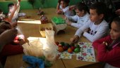 ЂАЦИ ФАРБАЛИ ЈАЈА: Празнична атмосфера у ОШ Вук Караџић у Каменици код Краљева ЂАЦИ ФАРБАЛИ ЈАЈА: Празнична атмосфера у ОШ Вук Караџић у Каменици код Краљева