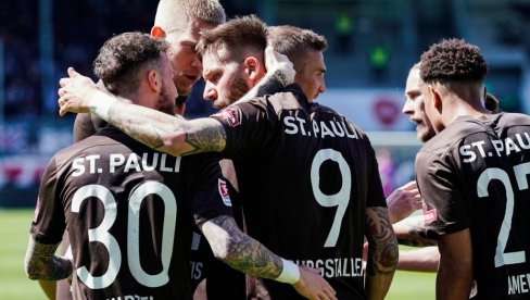 НИЗОВИ: Сент Паули у слободном паду