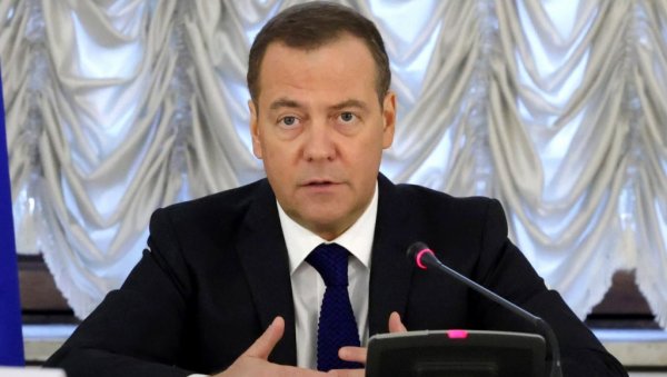 БИЋЕ МНОГО ВИШЕ КОВЧЕГА Медведев љут након напада на Курску област: Нема преговора са Кијевом до потпуног слома непријатеља БИЋЕ МНОГО ВИШЕ КОВЧЕГА Медведев љут након напада на Курску област: Нема преговора са Кијевом до потпуног слома непријатеља