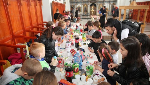 ДЕЦА УЖИВАЛА У ЖИТИШТУ: Малишани уживали у традиционалним обичајима уочи Васкрса (ФОТО) ДЕЦА УЖИВАЛА У ЖИТИШТУ: Малишани уживали у традиционалним обичајима уочи Васкрса (ФОТО)