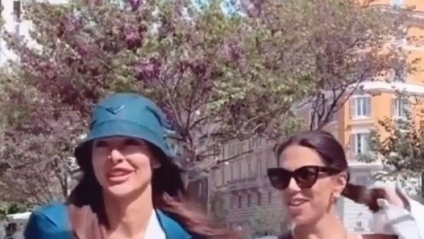 ЛУД ПРОВОД У РИМУ: Анастасија за Васкрс са пријатељима у Италији (ФОТО/ВИДЕО) ЛУД ПРОВОД У РИМУ: Анастасија за Васкрс са пријатељима у Италији (ФОТО/ВИДЕО)