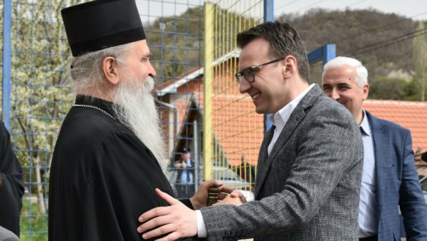 ОВДЕ СМО СВОЈИ НА СВОМЕ: Петар Петковић у селу Бање на Косову и Метохији ОВДЕ СМО СВОЈИ НА СВОМЕ: Петар Петковић у селу Бање на Косову и Метохији