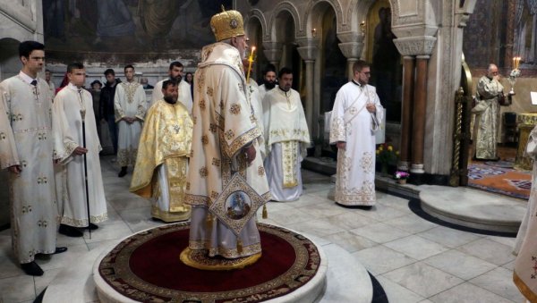 ПРИПРЕМАЈУ ДАРОВЕ ЗА БОЖИЋ: Велика прослава Бадње вечери на смедеревском градском тргу ПРИПРЕМАЈУ ДАРОВЕ ЗА БОЖИЋ: Велика прослава Бадње вечери на смедеревском градском тргу