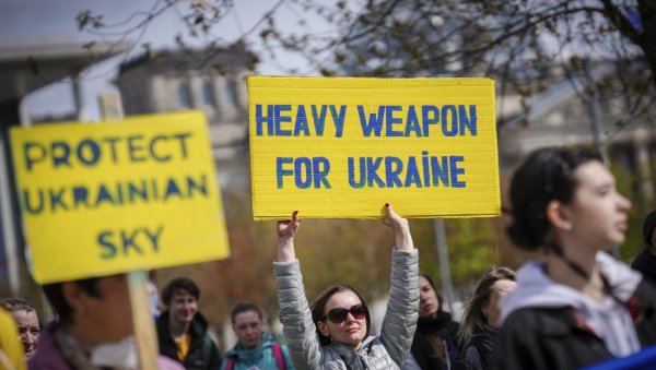 ЗАПАД КОРИСТИ УКРАЈИНУ КАО ТОПОВСКО МЕСО Кинески званичник - Користе Украјину за своје хегемонистичке амбиције ЗАПАД КОРИСТИ УКРАЈИНУ КАО ТОПОВСКО МЕСО Кинески званичник - Користе Украјину за своје хегемонистичке амбиције
