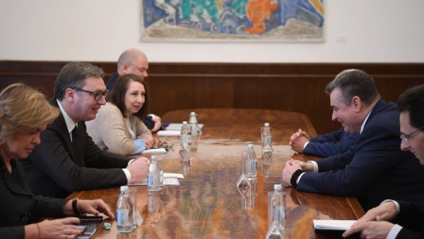 ПРЕДСЕДНИК ВУЧИЋ СА ЛЕОНИДОМ СЛУЦКИМ: Србија наставити европским путем уз очување пријатељских односа са Русијом. ПРЕДСЕДНИК ВУЧИЋ СА ЛЕОНИДОМ СЛУЦКИМ: Србија наставити европским путем уз очување пријатељских односа са Русијом.