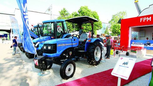NEĆE SELJAK DA VOZI STARI, VEĆ GANC NOVI TRAKTOR! Više od 5.000 prijava stiglo za novac iz evropskog programa Ipard I S. Banke NEĆE SELJAK DA VOZI STARI, VEĆ GANC NOVI TRAKTOR! Više od 5.000 prijava stiglo za novac iz evropskog programa Ipard I S. Banke