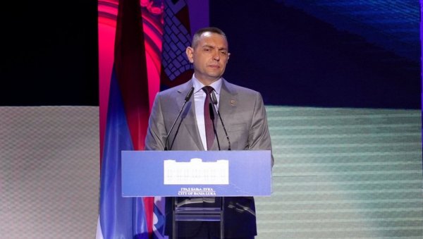 ВУЛИН НА СВЕЧАНОСТИ У БАЊАЛУЦИ: Док Вучић води Србију, РС ће бити чувана и сачувана (ФОТО) ВУЛИН НА СВЕЧАНОСТИ У БАЊАЛУЦИ: Док Вучић води Србију, РС ће бити чувана и сачувана (ФОТО)