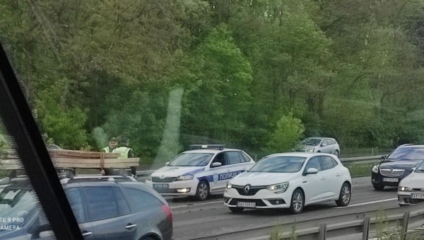 ОВО ЈЕ МАЈКА ШЕСТОРО ДЕЦЕ КОЈА ЈЕ ПОГИНУЛА У ТОПОЛИ: Позлило јој током вожње (ФОТО) ОВО ЈЕ МАЈКА ШЕСТОРО ДЕЦЕ КОЈА ЈЕ ПОГИНУЛА У ТОПОЛИ: Позлило јој током вожње (ФОТО)