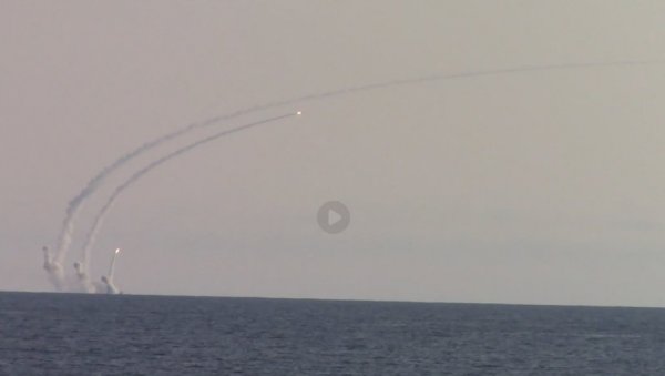 КИЈЕВ ДИЖЕ УЗБУНУ: Руси у Црном мору по први пут од почетка сукоба распоредили три подморнице наоружане калибрима (ВИДЕО) КИЈЕВ ДИЖЕ УЗБУНУ: Руси у Црном мору по први пут од почетка сукоба распоредили три подморнице наоружане калибрима (ВИДЕО)