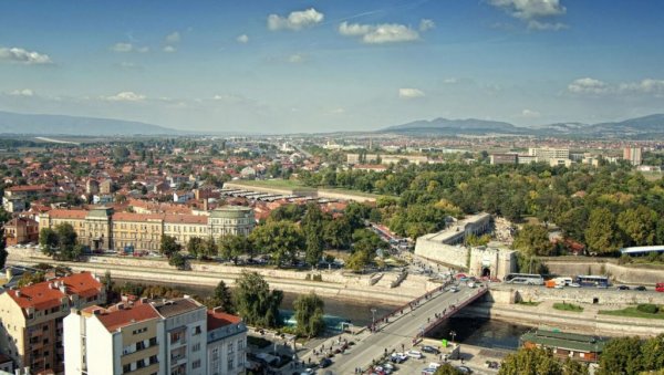 ЗНАТЕ ЛИ КО ЈЕ БАБА МИЛКА? Краси један од нишких тргова и пркоси забораву (ФОТО) ЗНАТЕ ЛИ КО ЈЕ БАБА МИЛКА? Краси један од нишких тргова и пркоси забораву (ФОТО)