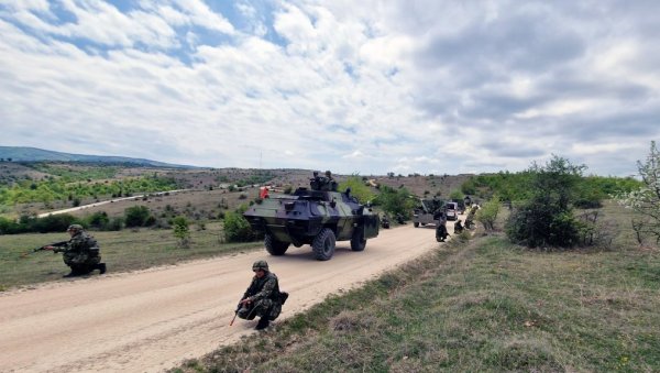 ПРИПРЕМЕ ПЕШАДИЈСКЕ ЧЕТЕ ЗА ЛИБАН: Акценат је на увежбавању тактичких поступака и процедура за извршавање колективних задатака (ФОТО) ПРИПРЕМЕ ПЕШАДИЈСКЕ ЧЕТЕ ЗА ЛИБАН: Акценат је на увежбавању тактичких поступака и процедура за извршавање колективних задатака (ФОТО)
