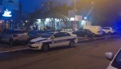 PRVE SLIKE SA MESTA LIKVIDACIJE VLASNIKA KAFIĆA: Opsadno stanje u Nehruovoj ulici (FOTO) PRVE SLIKE SA MESTA LIKVIDACIJE VLASNIKA KAFIĆA: Opsadno stanje u Nehruovoj ulici (FOTO)