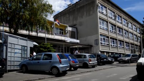 OGLASILO SE MINISTARSTVO PROSVETE: Jedan učenik lakše povređen na ekskurziji u Italiji OGLASILO SE MINISTARSTVO PROSVETE: Jedan učenik lakše povređen na ekskurziji u Italiji