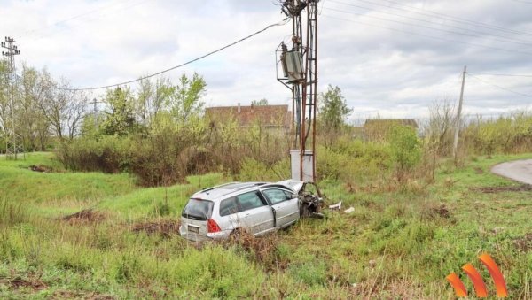 ДВЕ САОБРАЋАЈКЕ ЗА ПЕТ ДАНА У ИСТОЈ УЛИЦИ У ЈАШИ ТОМИЋУ: Опасна раскрсница са оштром кривином (ФОТО) ДВЕ САОБРАЋАЈКЕ ЗА ПЕТ ДАНА У ИСТОЈ УЛИЦИ У ЈАШИ ТОМИЋУ: Опасна раскрсница са оштром кривином (ФОТО)
